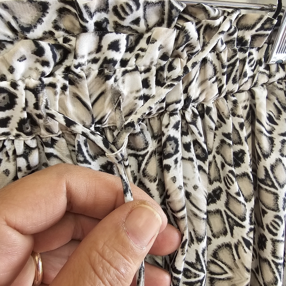 Baroque Pattern Mini Skirt - Picture 3 of 4